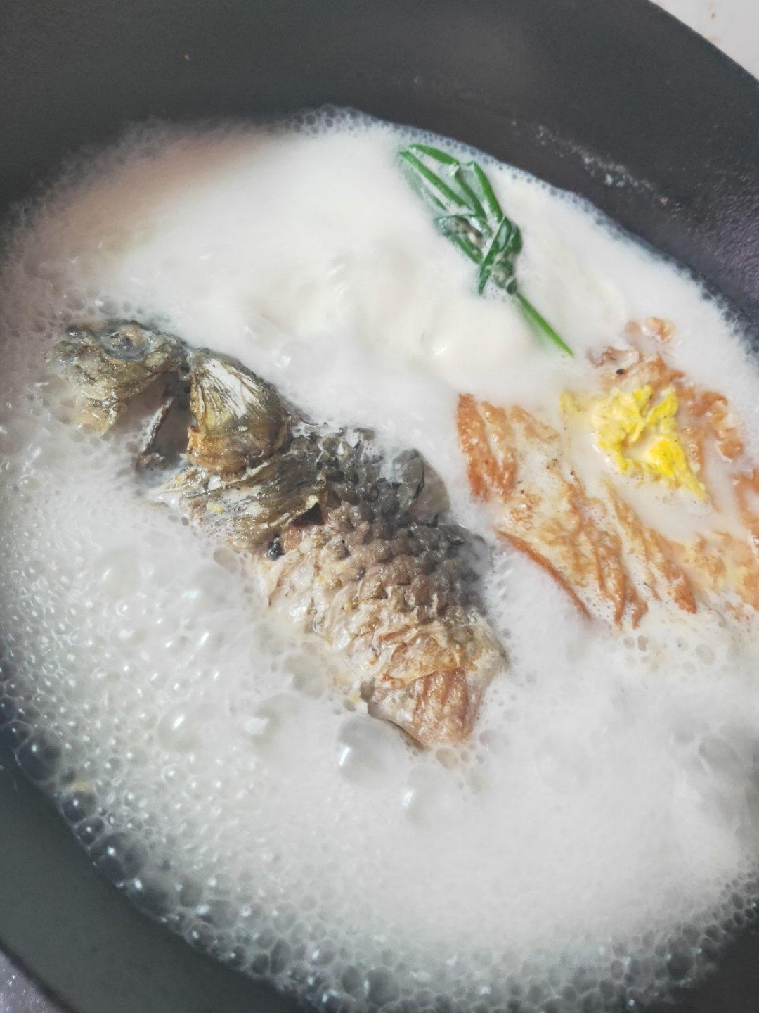 鲫鱼豆腐汤