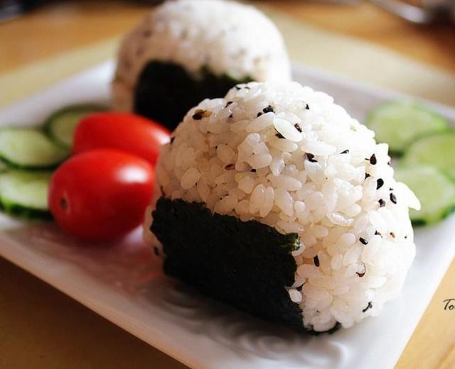 榨菜饭团的做法