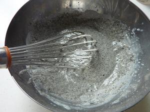 黑芝麻无糖（木糖醇）戚风蛋糕（8寸）的做法 步骤2