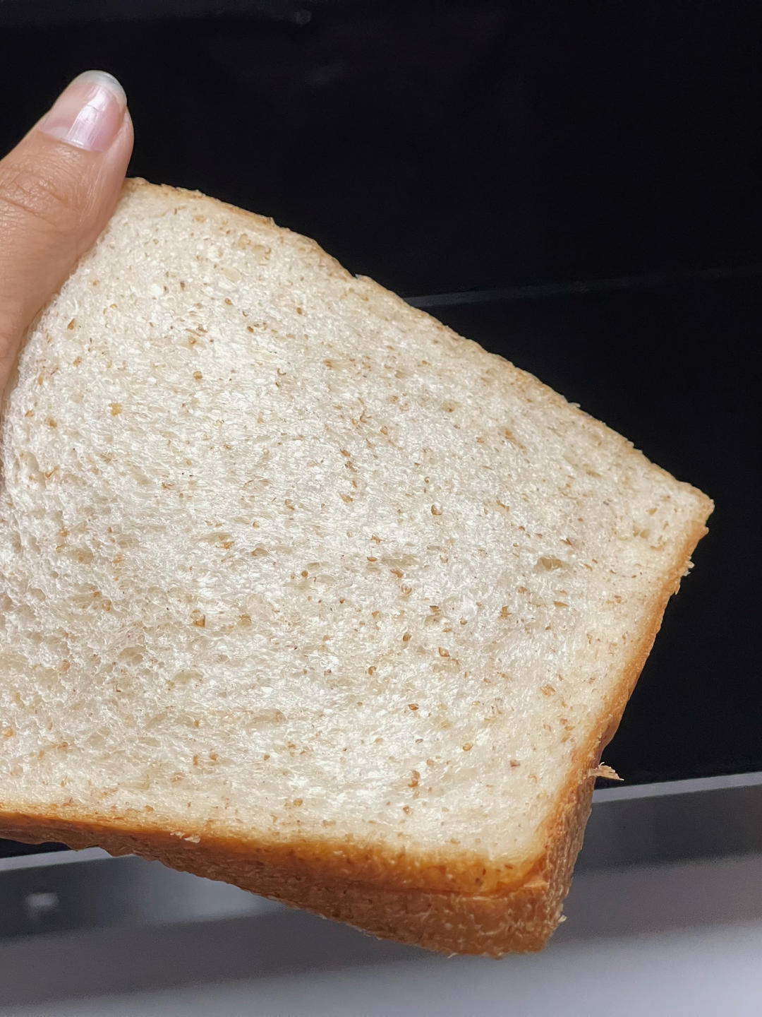 柔软的蜂蜜牛乳全麦吐司