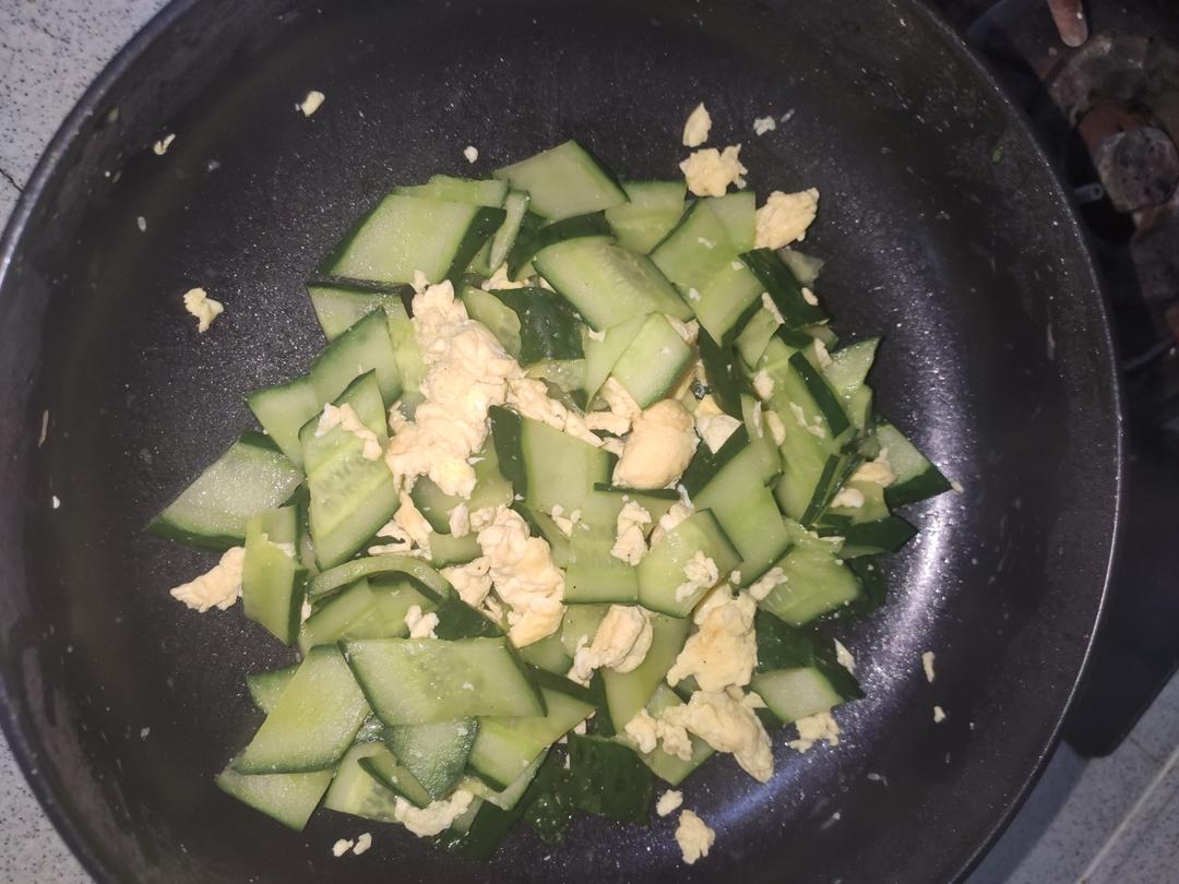 黄瓜炒鸡蛋 （青瓜炒鸡蛋）