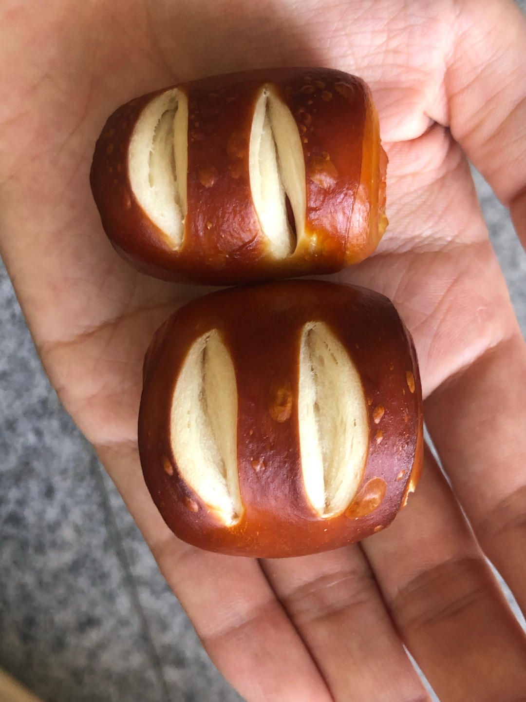 #烤100个面包# 🍞010 明星店的「碱水小丸子&小肉丸」