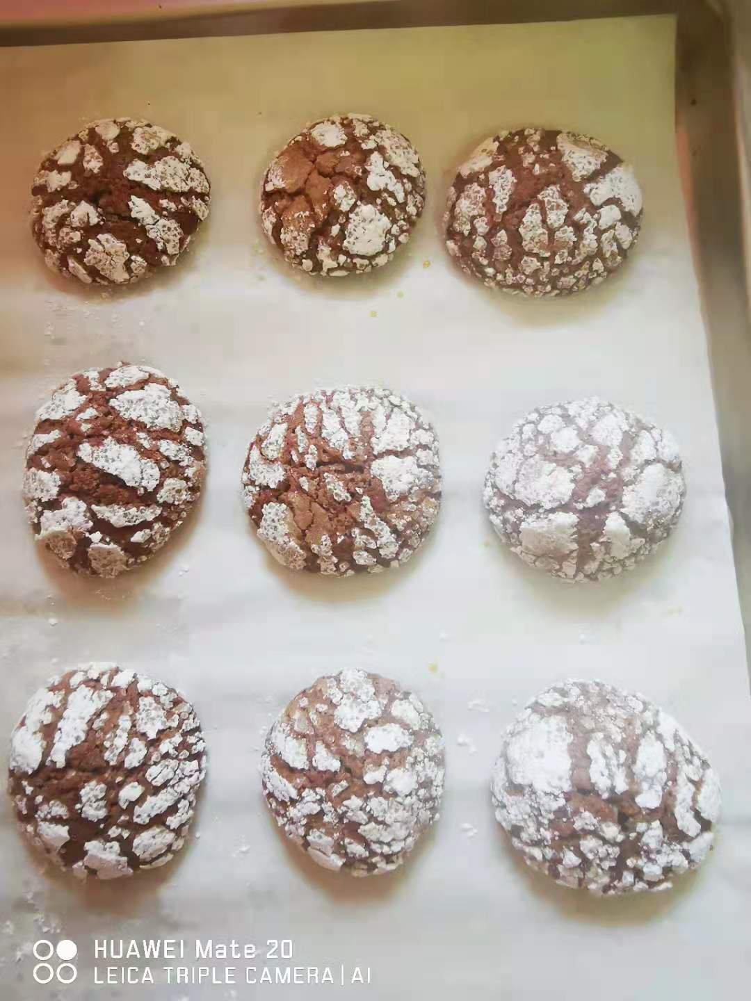 巧克力裂纹曲奇饼干（自然形成裂纹）