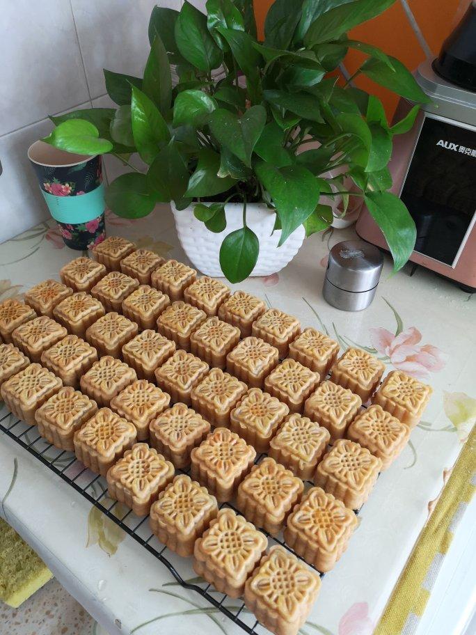 广式月饼——蛋黄莲蓉月饼