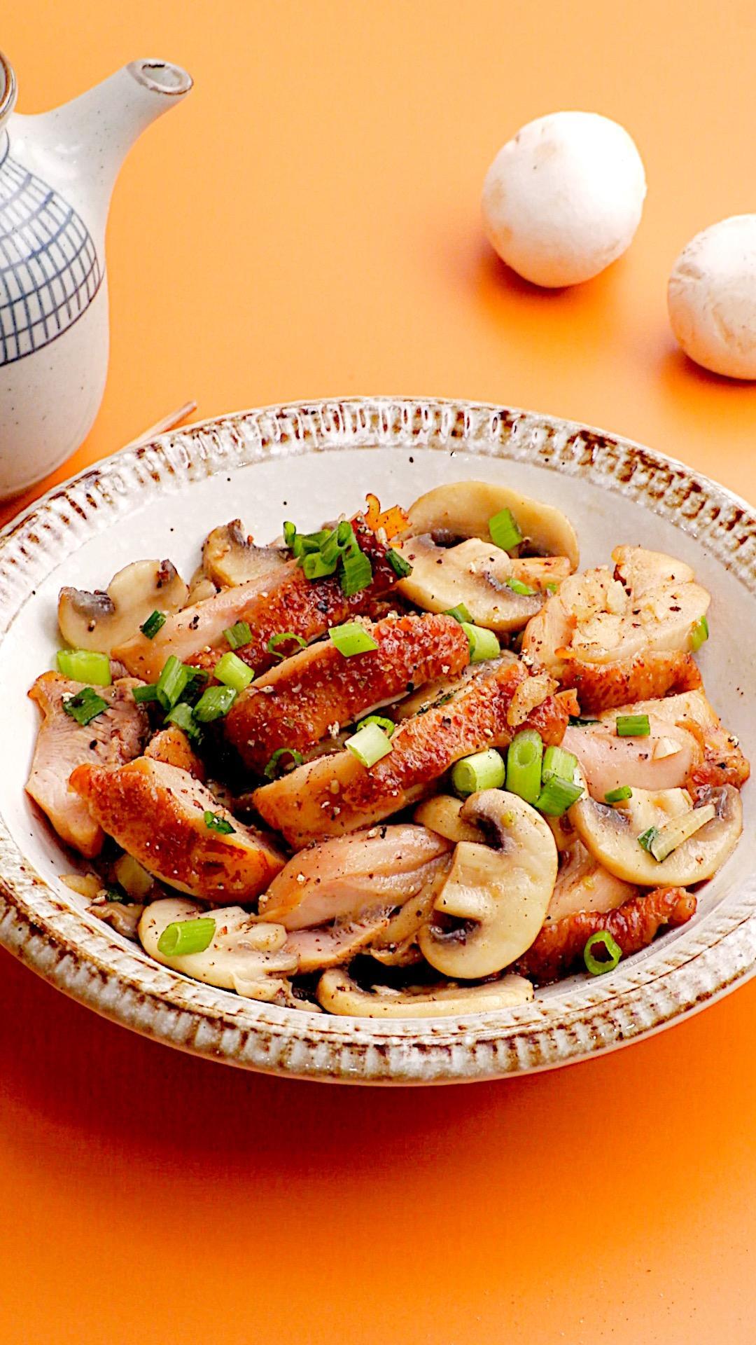 黑椒口蘑炒鸡排的做法