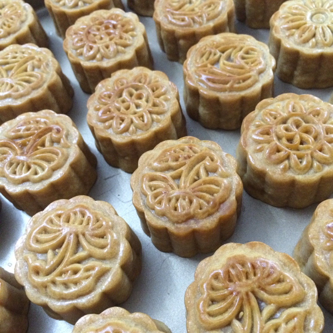 广式月饼——蛋黄莲蓉月饼