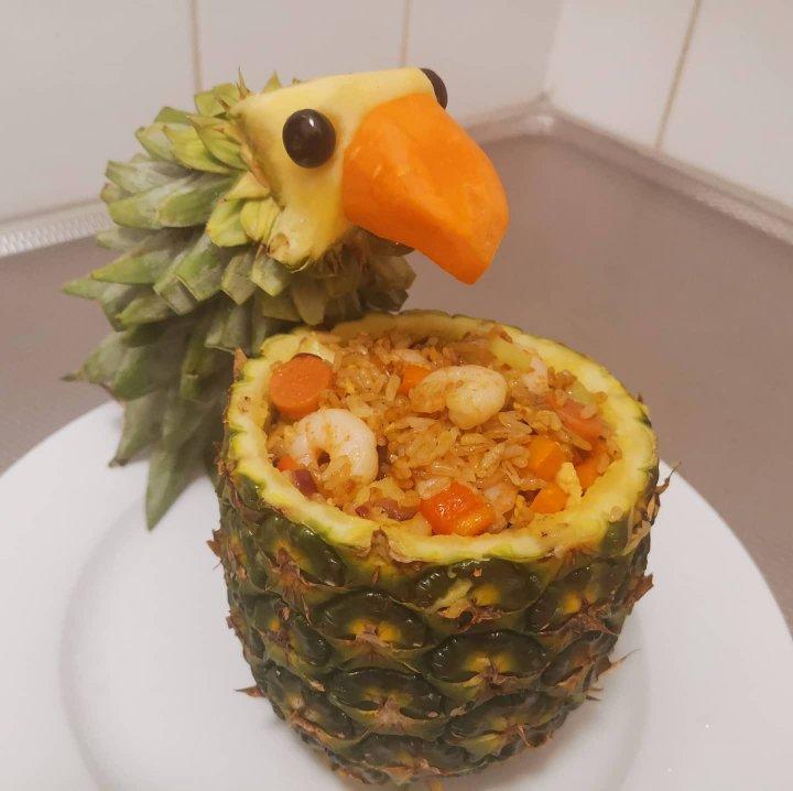 鸟语花香菠萝炒饭