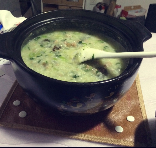 砂锅皮蛋瘦肉粥