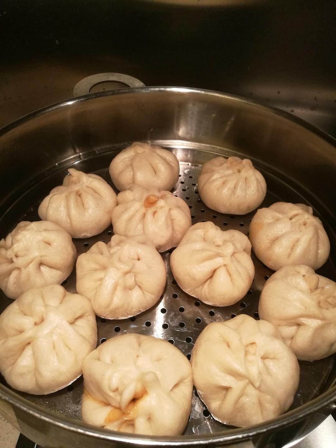 鲜美多汁的洋葱牛肉包子