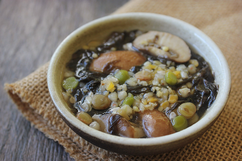 【健康三餐】紫菜蘑菇杂粮粥的做法
