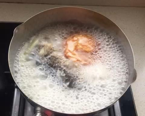 煎蛋鲫鱼汤（补钙）的做法