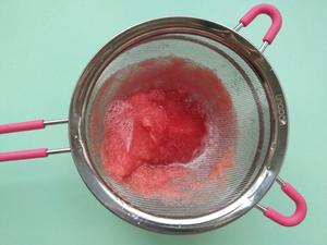 夏天就需要一碗冰凉爽口的西瓜冻的做法 步骤2