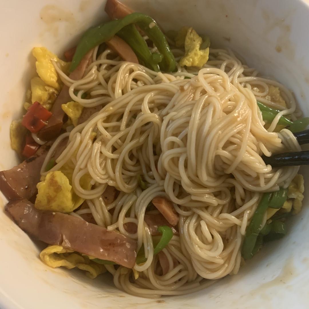 挂面神仙吃法㊙️香到舔盘子的青椒鸡蛋拌面