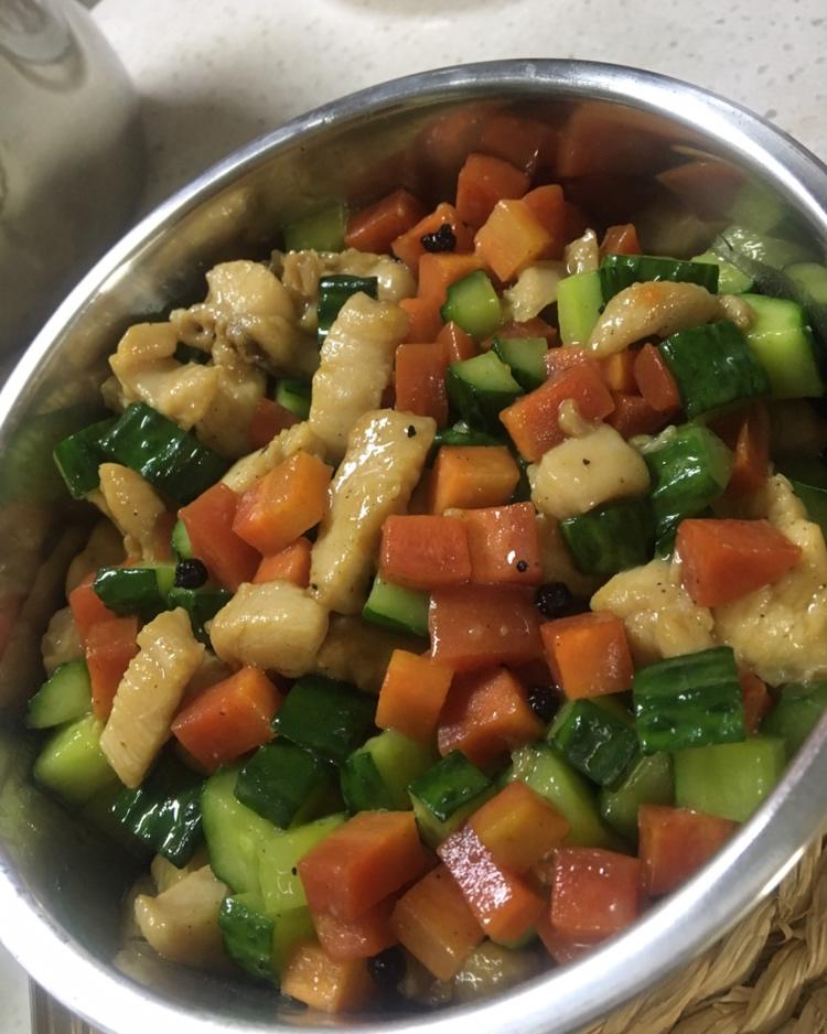 胡萝卜黄瓜鸡胸肉