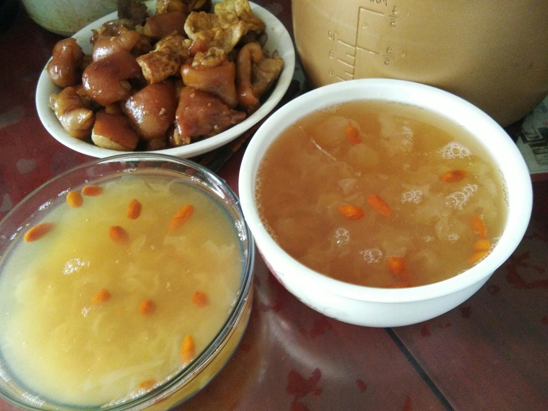 红枣银耳莲子羹