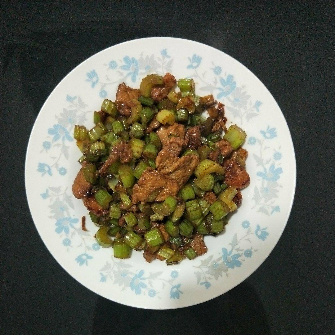 芹菜炒肉