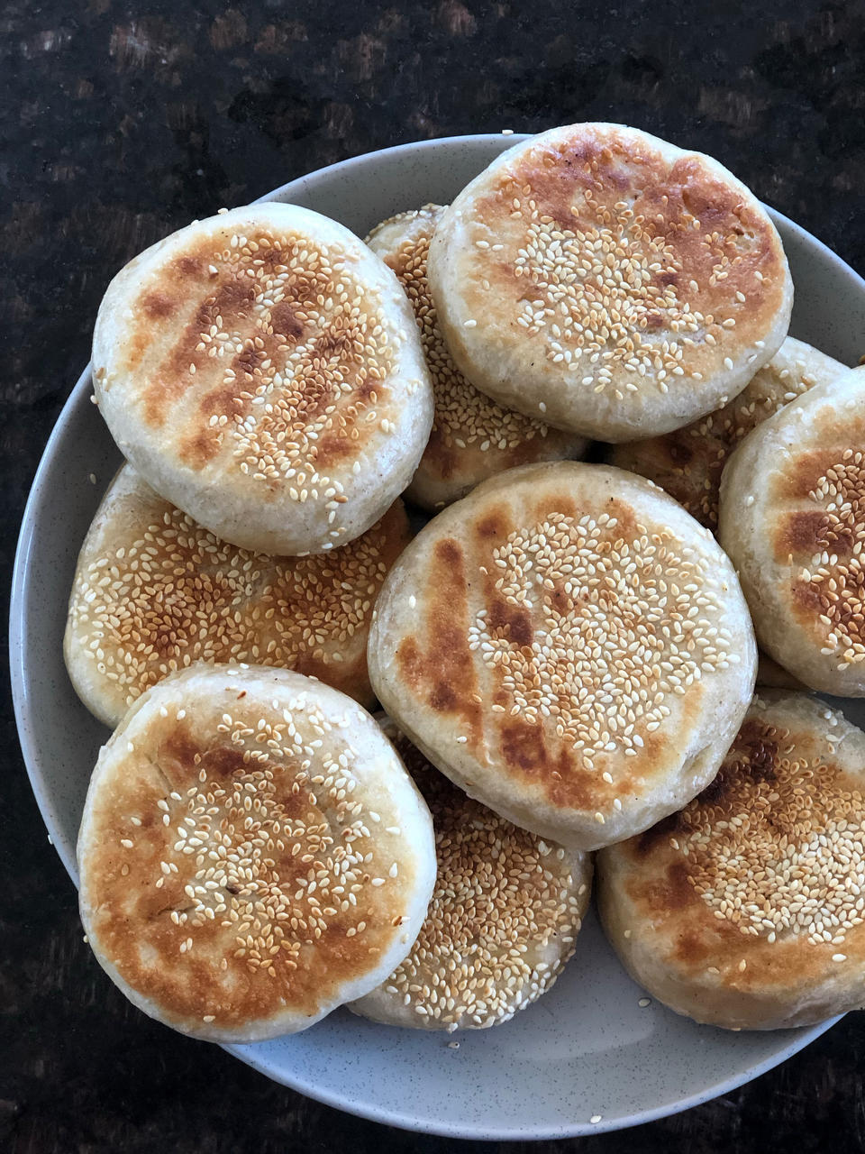 芝麻五香烧饼 外焦里软咸香可口 附细节视频详解