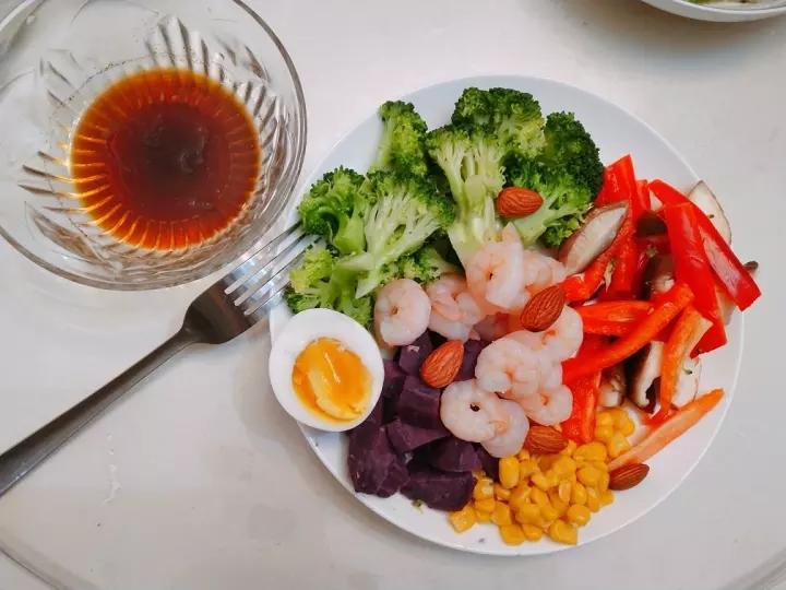 缤纷虾仁沙拉