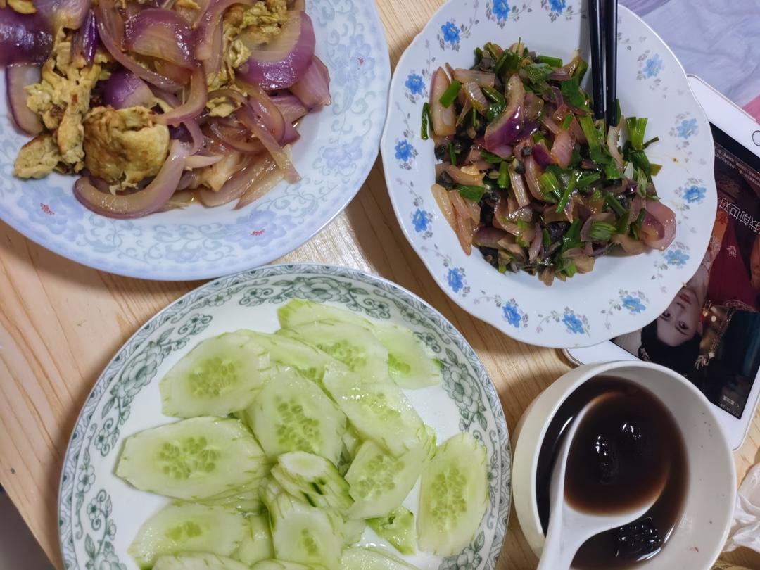 当季河鲜: 青椒洋葱螺蛳肉
