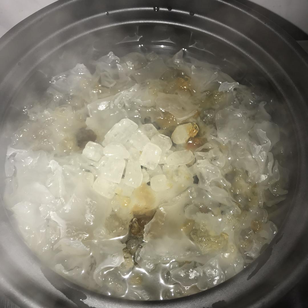 超简单的桃胶银耳糖水🥣的做法 步骤5