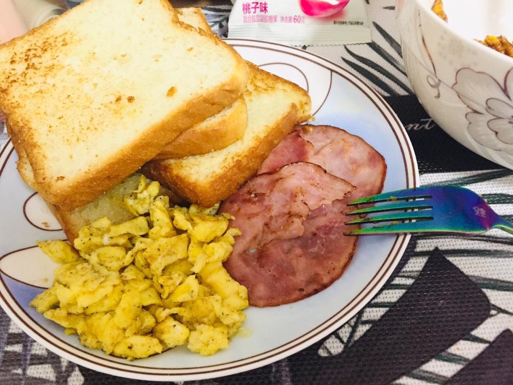 早餐套餐（培根鸡蛋吐司）