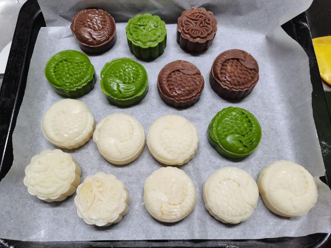 三色冰皮月饼