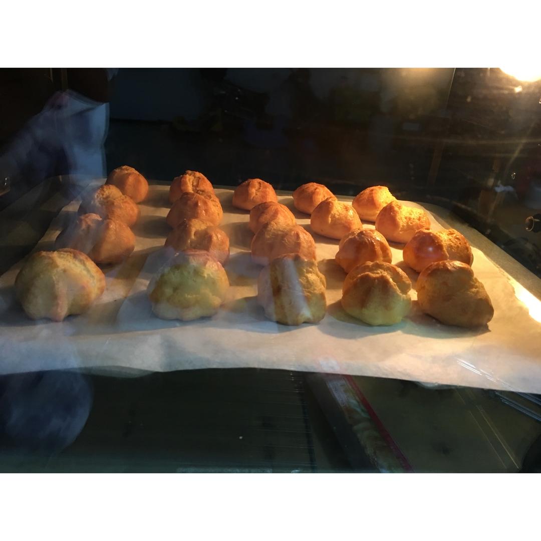 酥皮奶油泡芙--#皮黑森林#