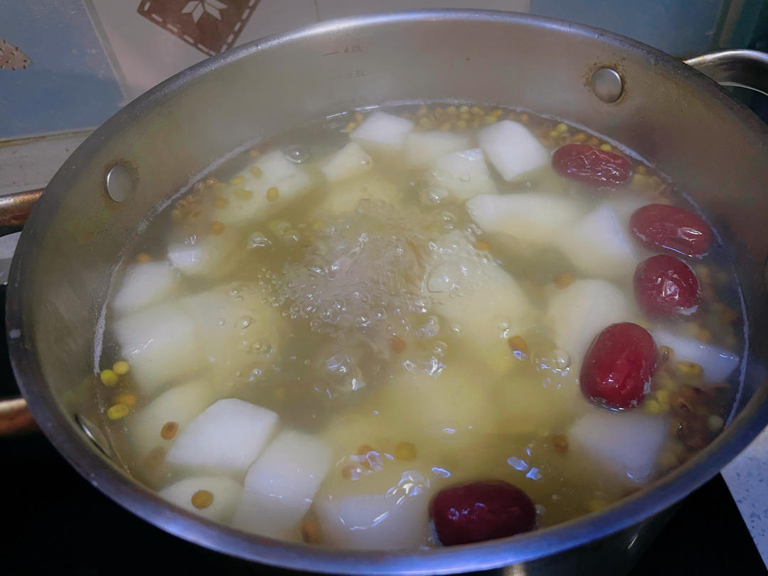 绿豆萝卜猪骨汤