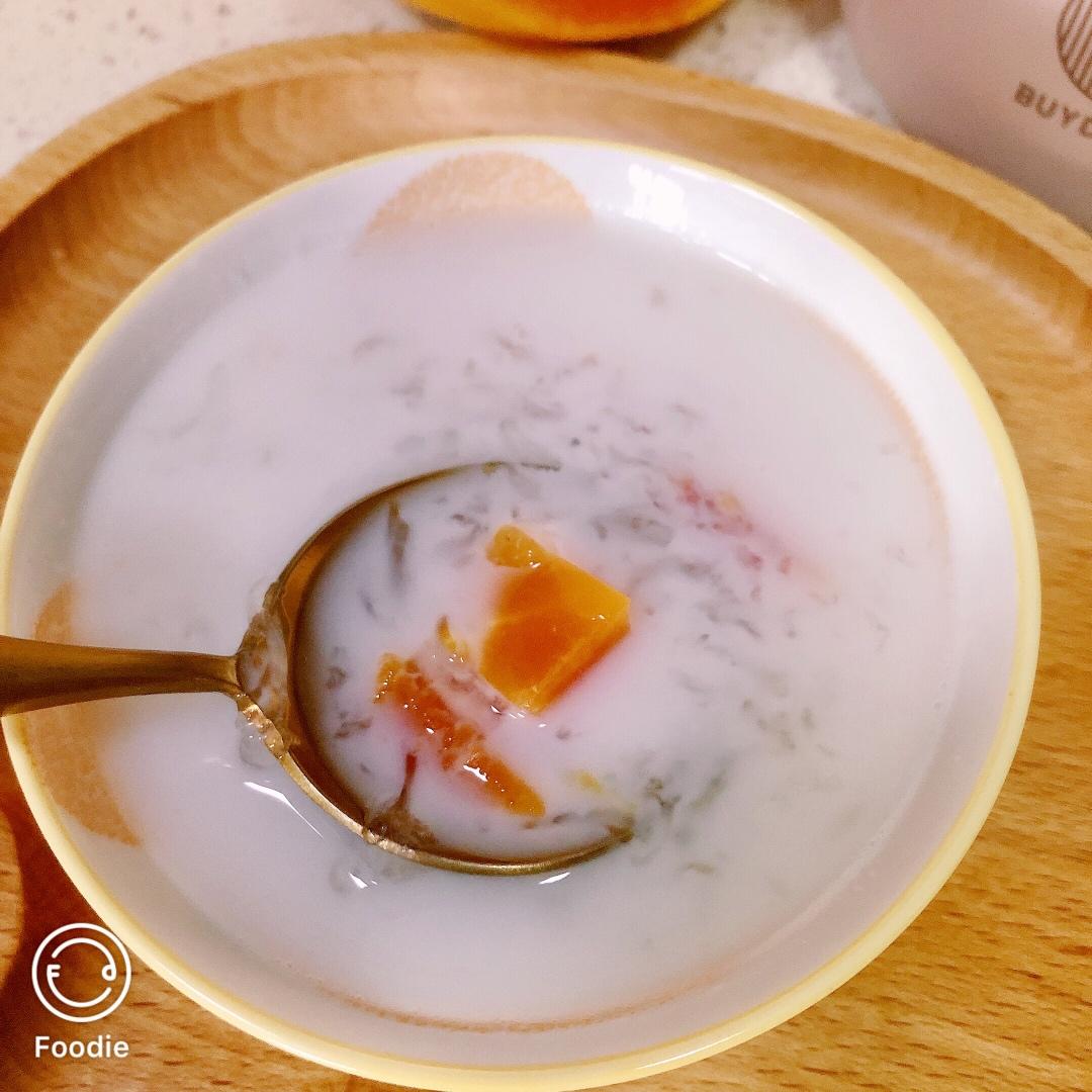 淑女艳艳做的木瓜椰汁炖燕窝