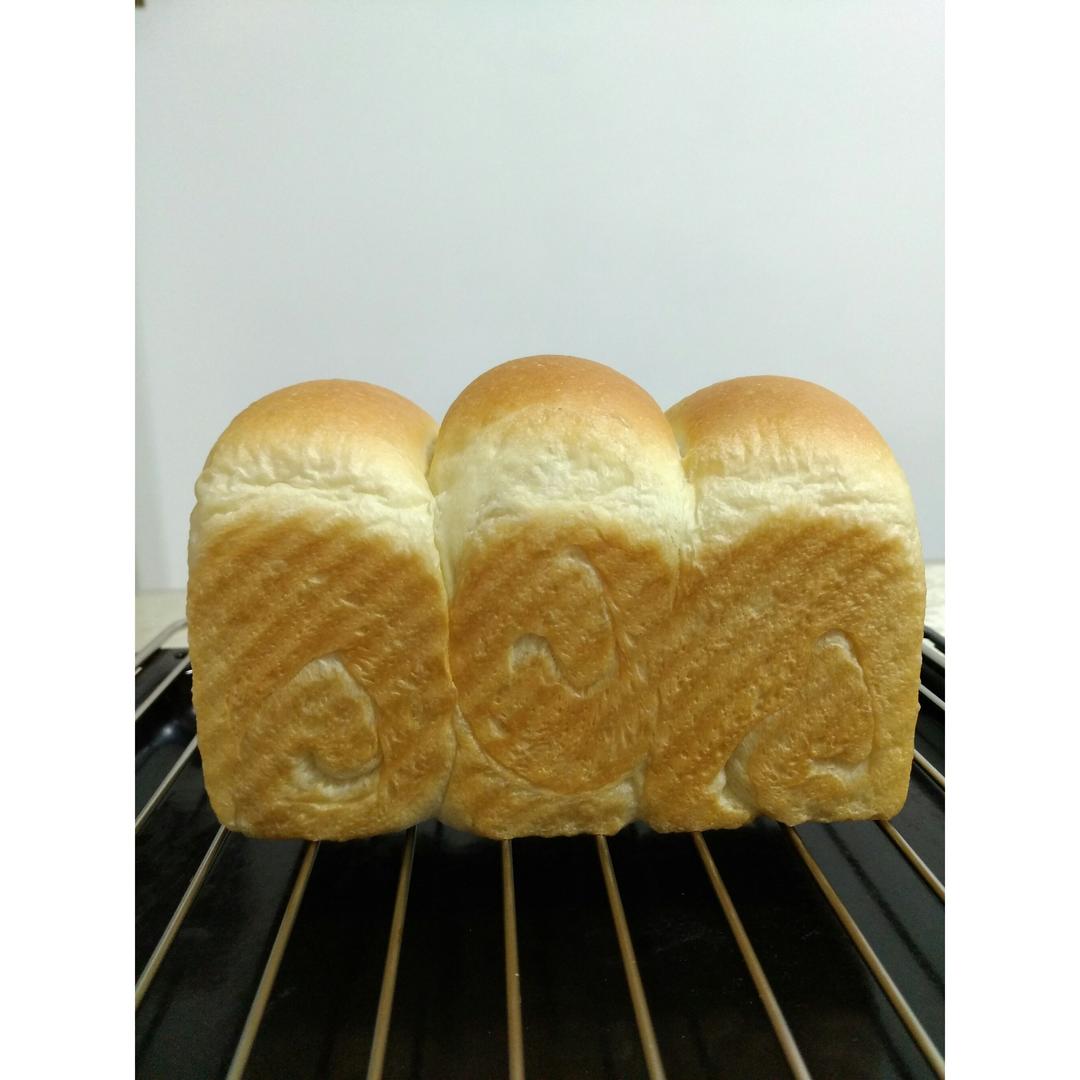 蛋白奶油吐司