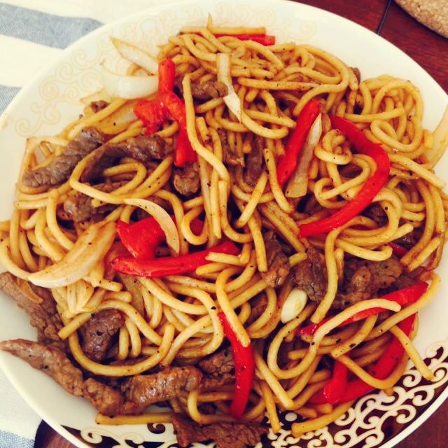 黑椒牛柳炒意面