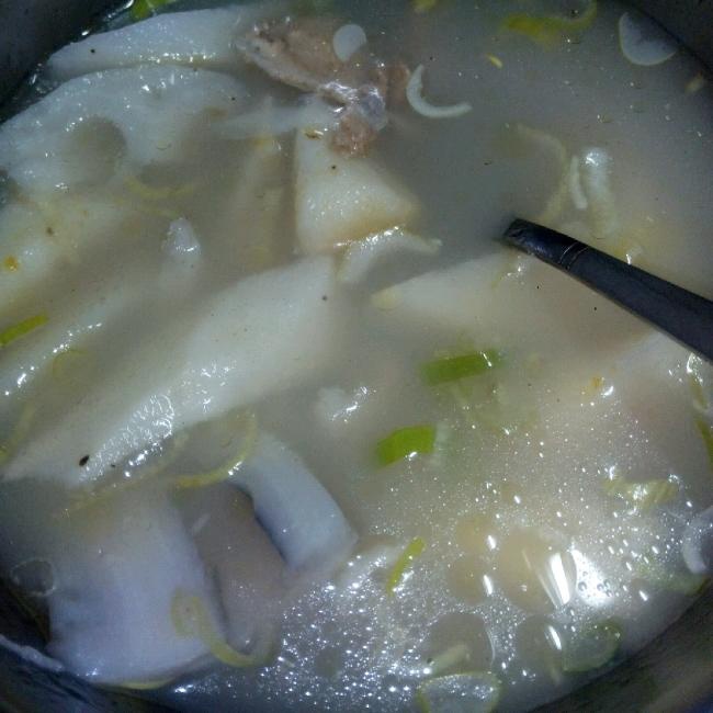 山药炖鸡汤