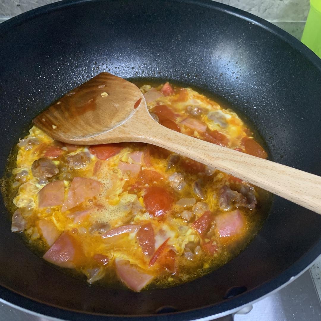 5分钟超好吃的番茄鸡蛋火腿烩饭