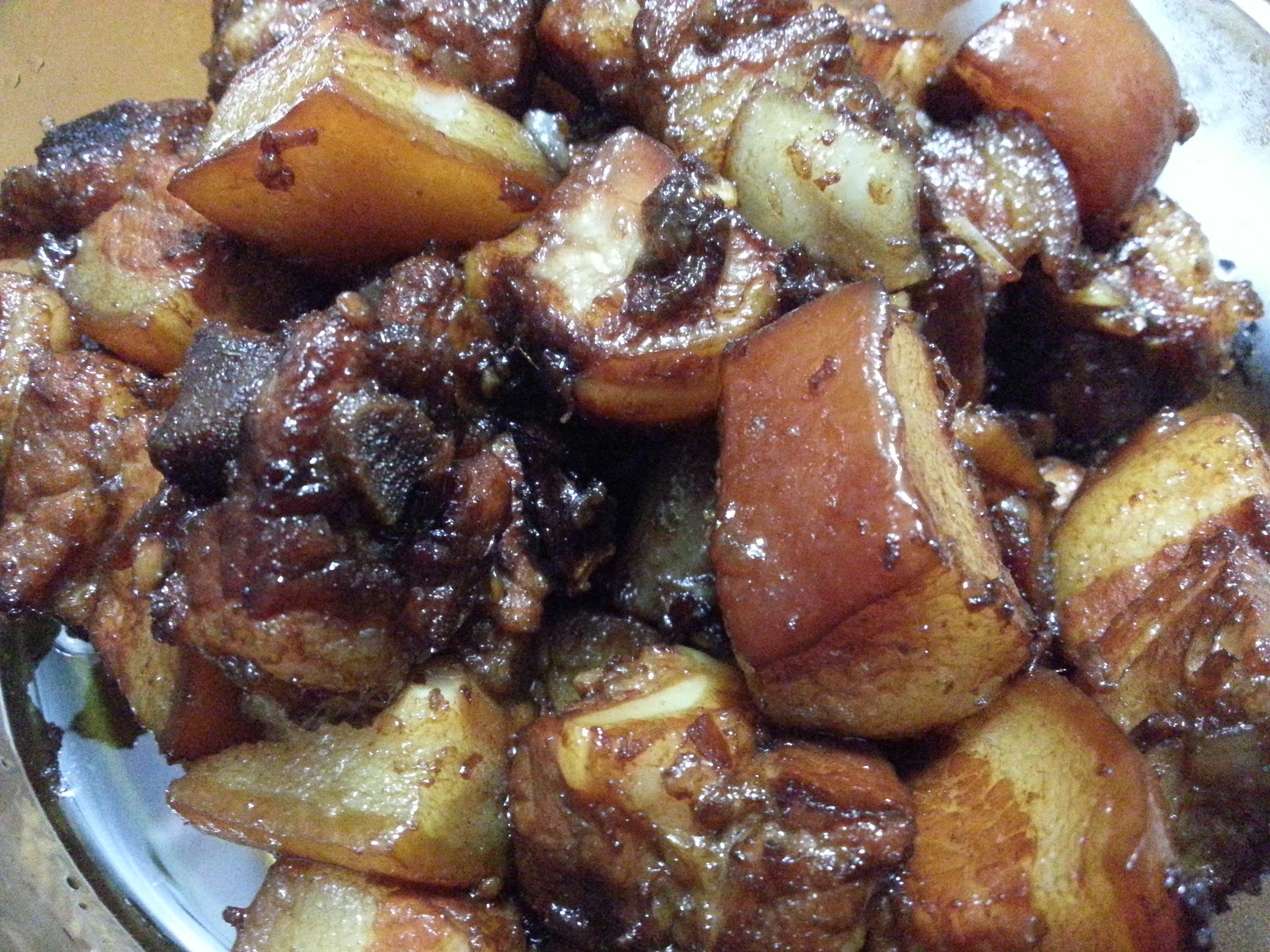 吃着碗里望着锅里的红烧肉