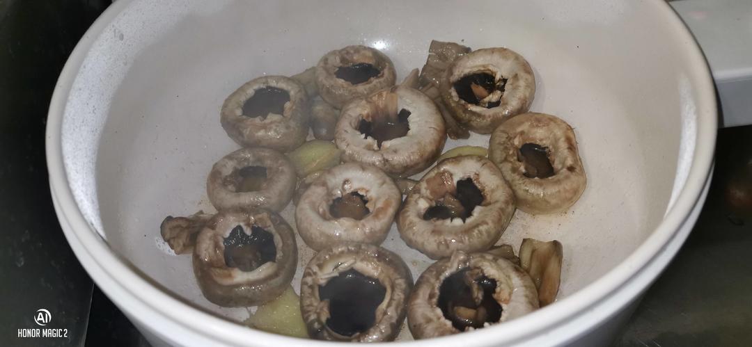 鲜掉眉毛口蘑汤