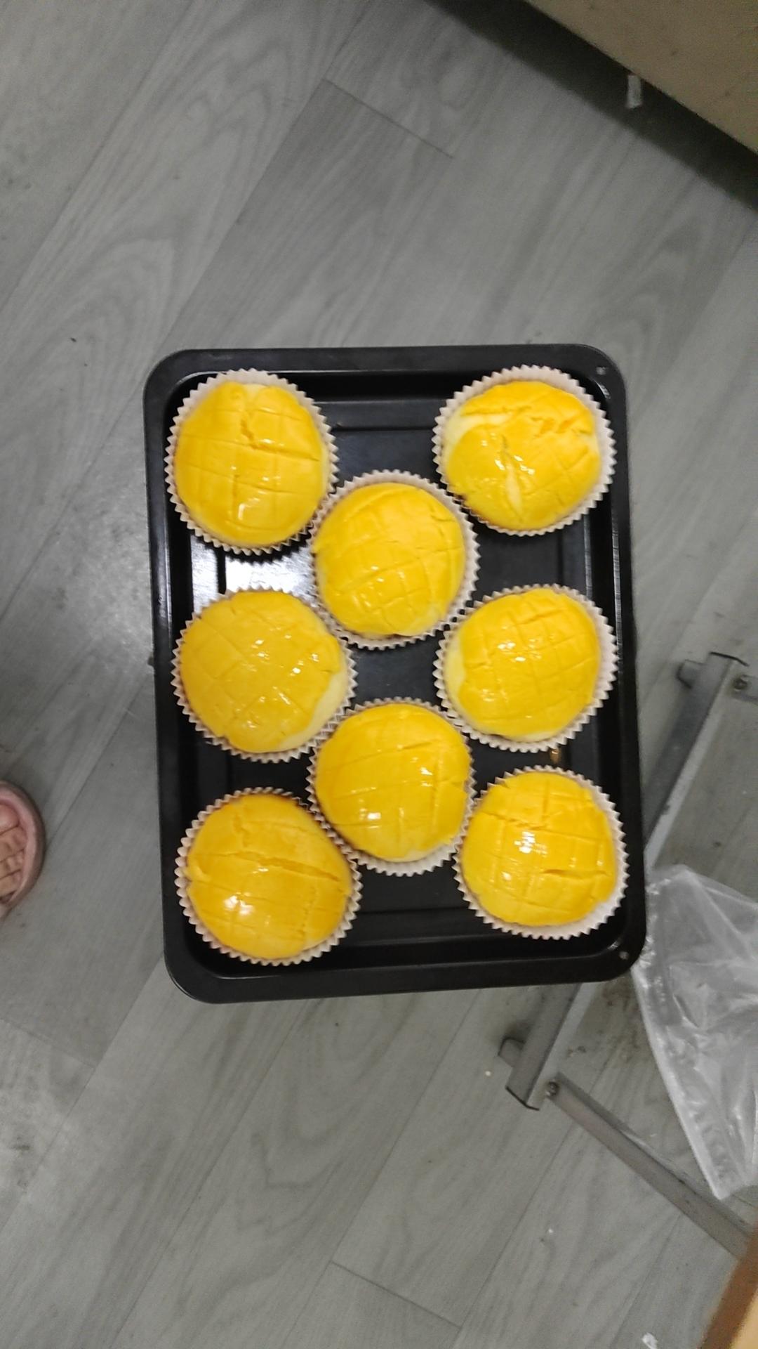 好吃到炸裂的港式菠萝包（附带制作酥皮的小视频）