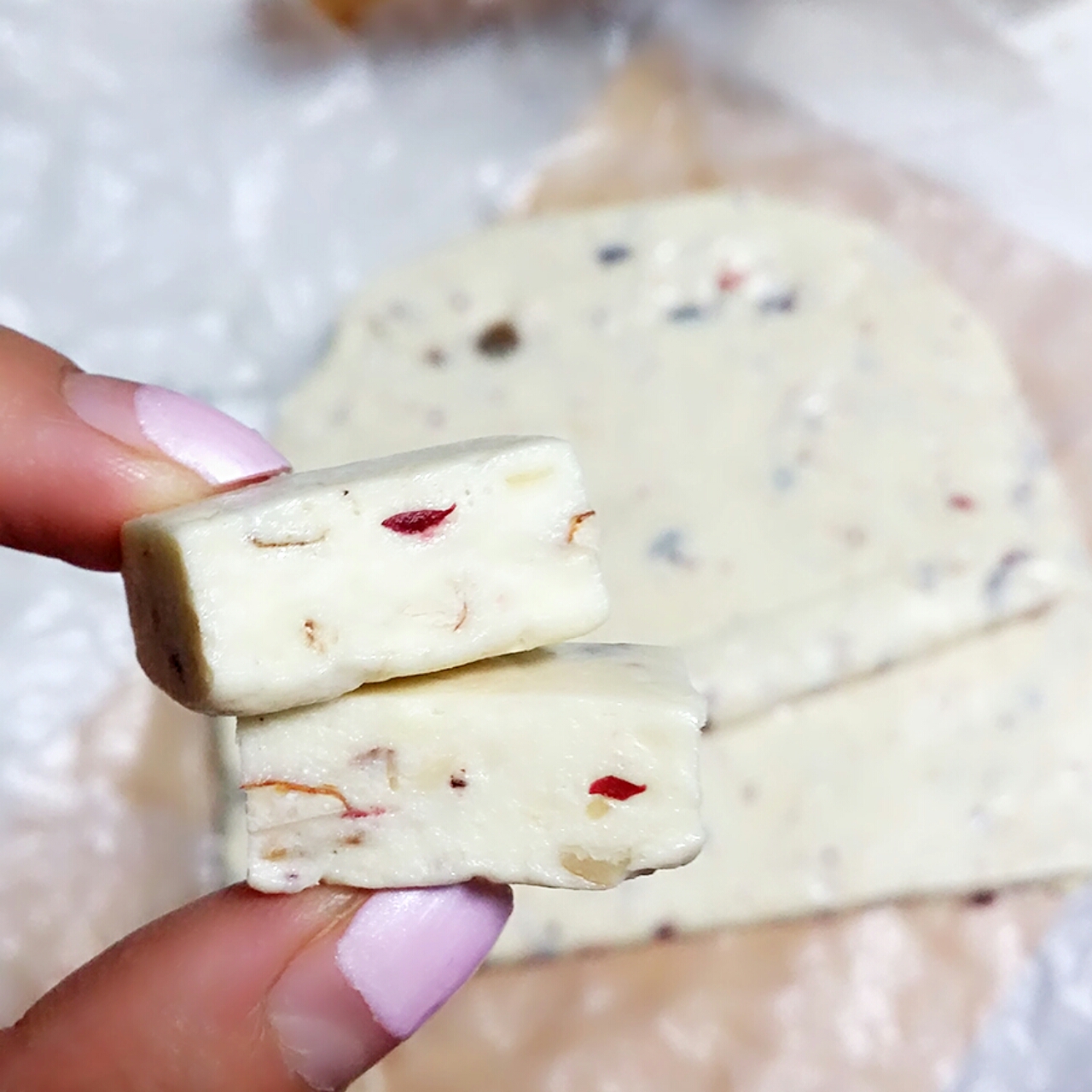 视频：用棉花糖制作超级好吃的杏仁蔓越莓牛轧糖