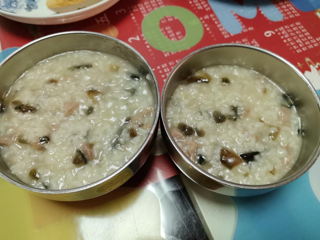 妈妈👩教我做的皮蛋瘦肉粥🥣简单快捷美味😋