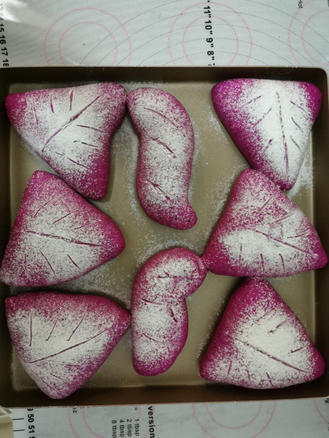 粉嫩的火龙果麻薯软欧面包