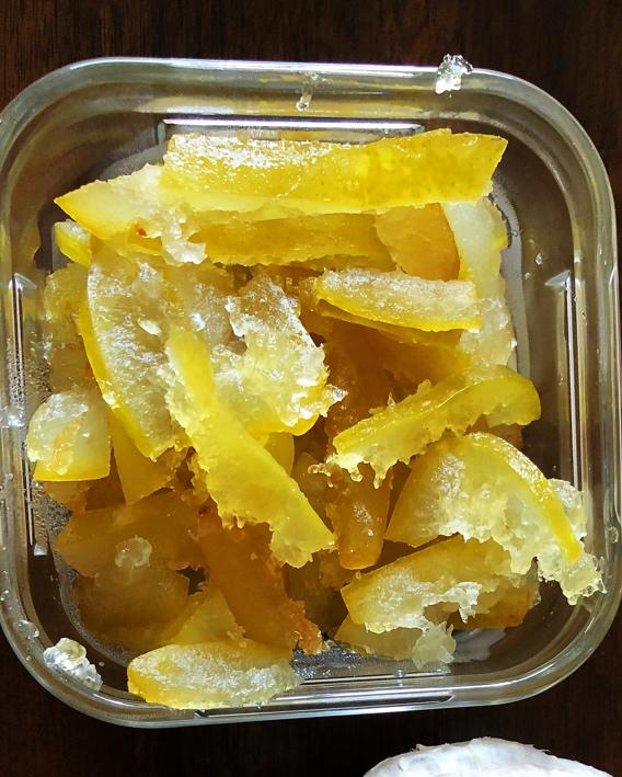 不爱喝带气的汽水做的冰糖渍柚子皮 柚子皮糖