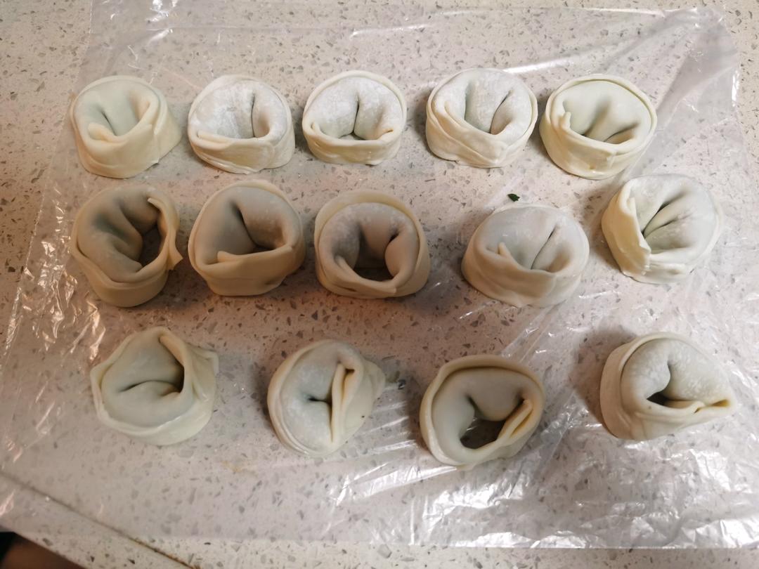余味无穷之荠菜虾仁大馄饨