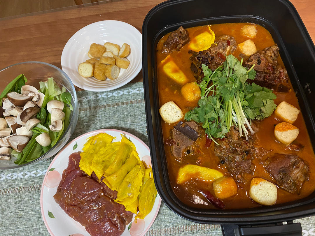 堂妈教你做红汤羊蝎子火锅