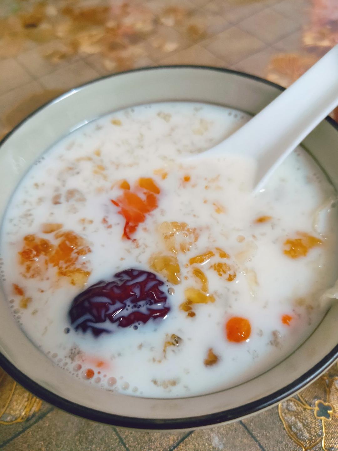桃胶皂角米雪燕美颜羹