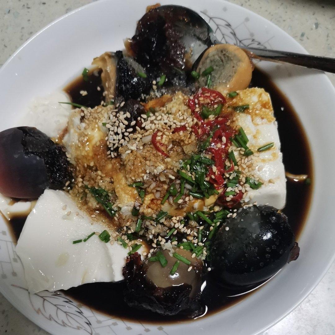 皮蛋拌豆腐