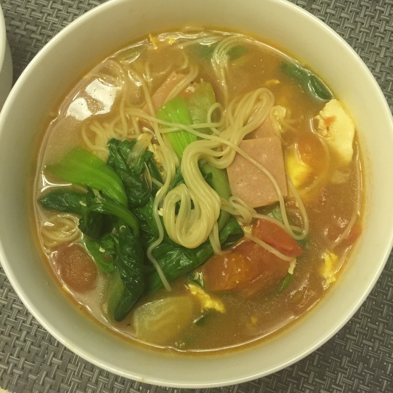 最家常的普通汤面——西红柿鸡蛋龙须面