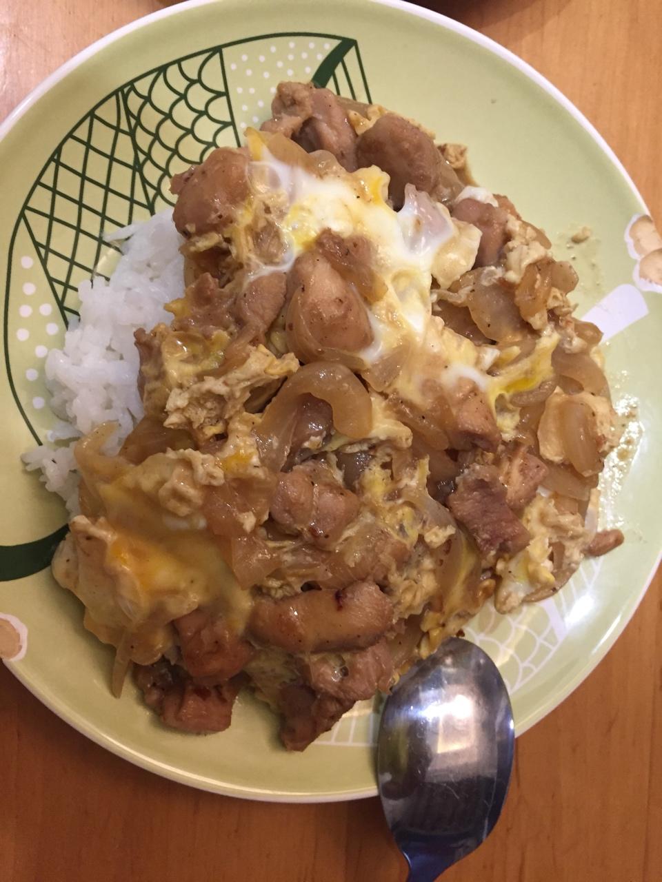 亲子/親子丼（中文官网译法：鸡肉鸡蛋盖饭）一人份