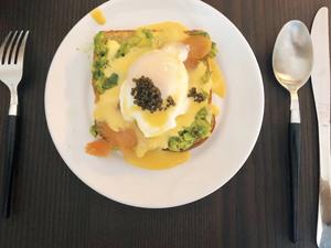 班尼迪克蛋(Egg Benedict) 的N种吃法  — 鱼子酱舒芙蕾松饼(Caviar Soufflé Pancake)篇 — 内附7种Egg Benedict做法的做法 步骤20
