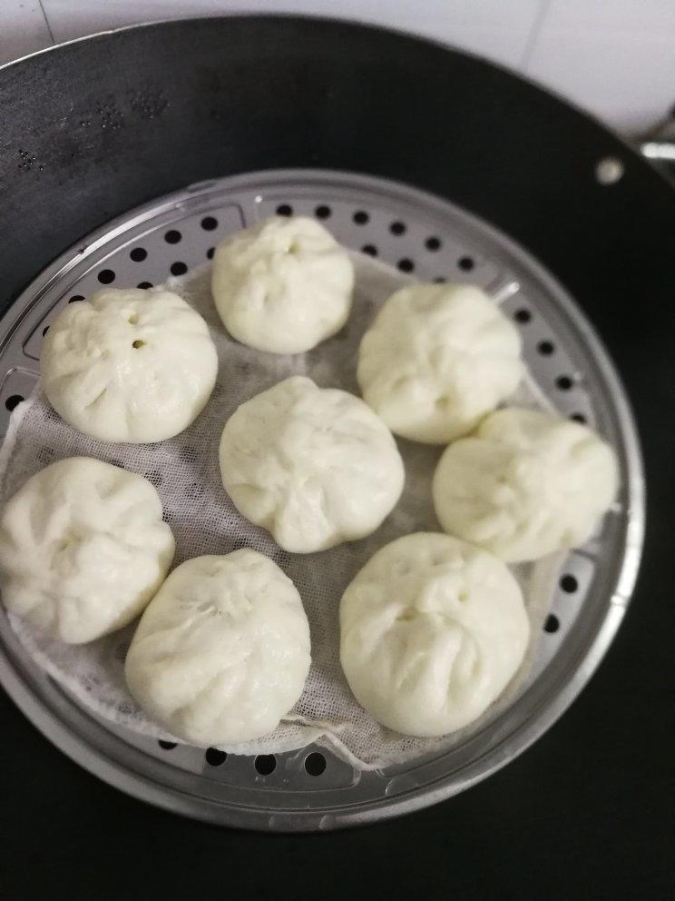 松软多汁的肉包子