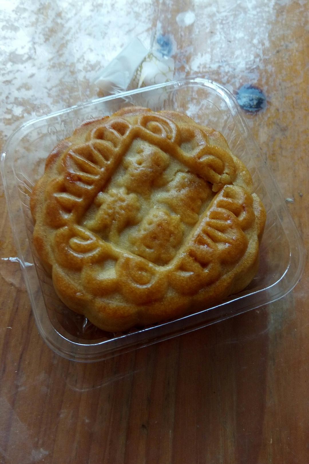广式月饼—蛋黄莲蓉月饼