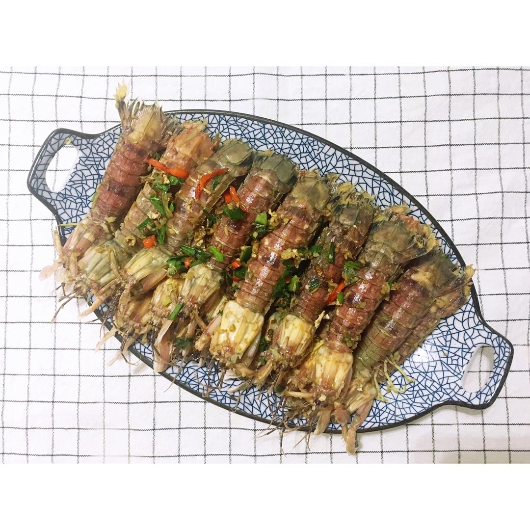 无油炸版的椒盐皮皮虾和巧拨虾壳的方法